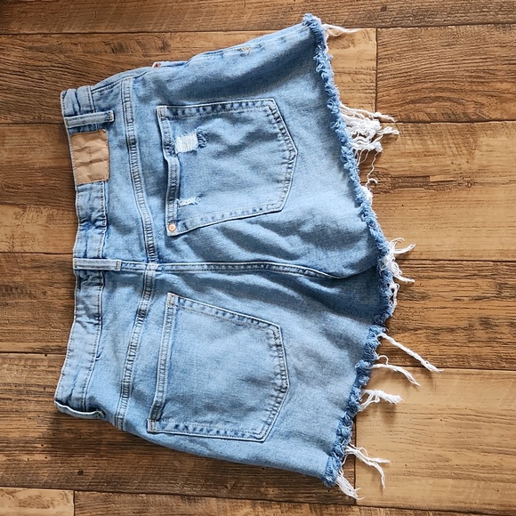 H&M Ultra High Waist Mom Shorts size 12 - Picture 2 of 4